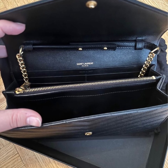 YSL: CLASSIC CASSANDRE CHAIN WALLET IN GRAIN DE POUDRE LEATHER - Picture 4 of 4